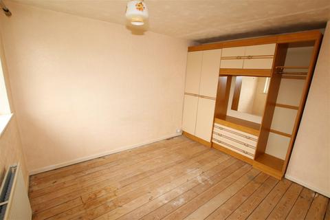 19 Hall Royd Walk, Silkstone Common, Barnsley, S75 4QA