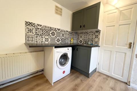 Studio to rent - Towers Road, Greenford UB1