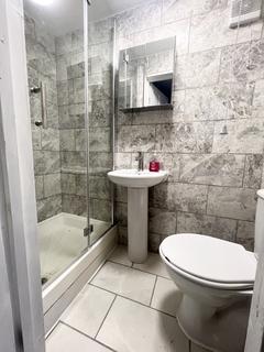 Studio to rent, Towers Road, Greenford UB1