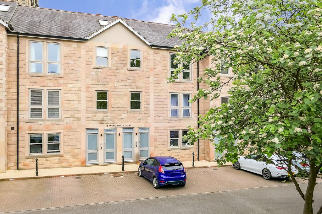 Clarence Drive, Harrogate, HG1 2 bed apartment for sale £300,000