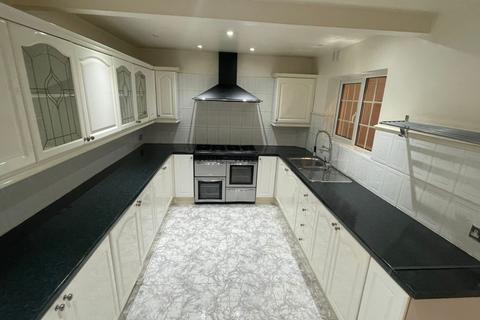 4 bedroom semi-detached house to rent, Tinkers Farm Road, Birmingham, West Midlands, B31
