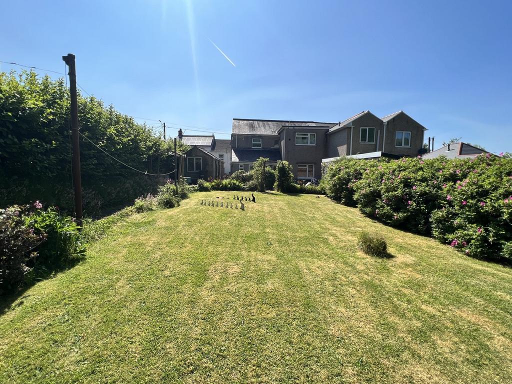 Heol Y Gors, Cwmgors, Ammanford, Carmarthenshire. 3 bed semidetached