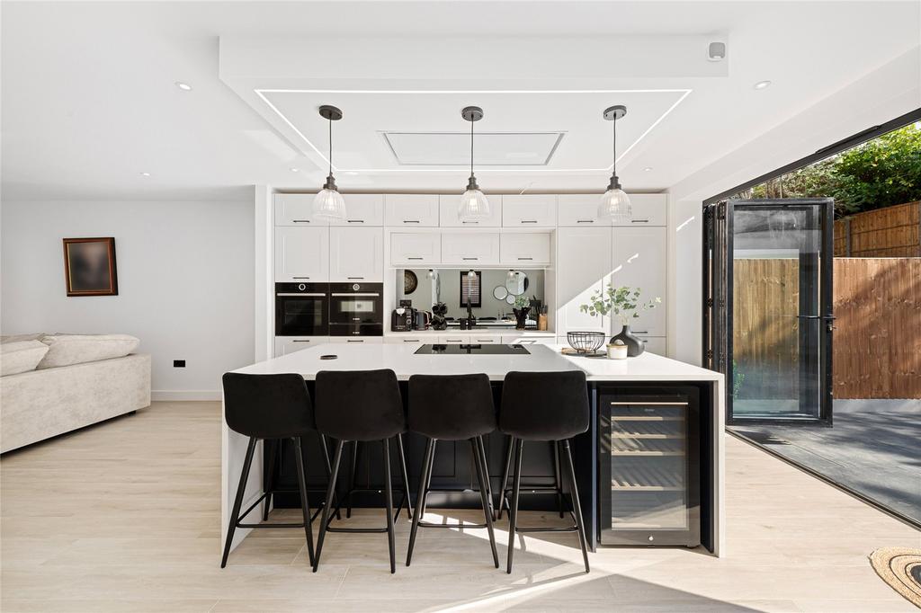 Rosslyn Avenue, EN4 3 bed semidetached house for sale £1,100,000