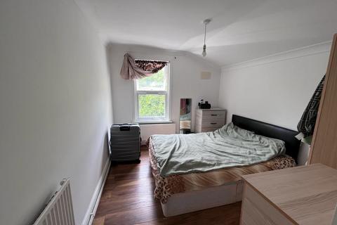 3 bedroom end of terrace house for sale, Stratford, E15
