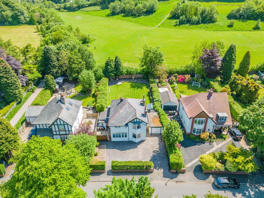 Green Lane, Buxton, SK17 4 bed detached house £725,000