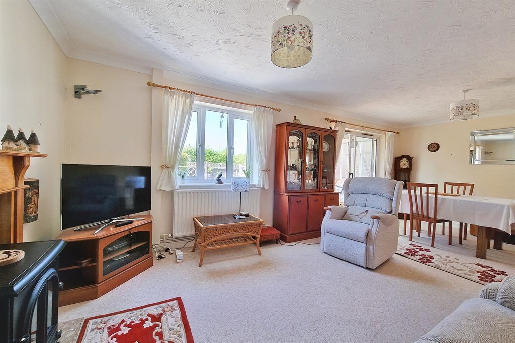 Bridport 3 bed detached house for sale £375,000
