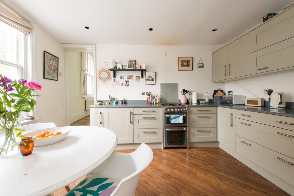 Crescent Road, Ramsgate, CT11 4 bed end of terrace house for sale £