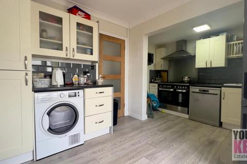 42 Broomfield Road, Folkestone, CT19 4DH