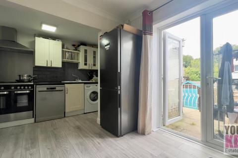 42 Broomfield Road, Folkestone, CT19 4DH