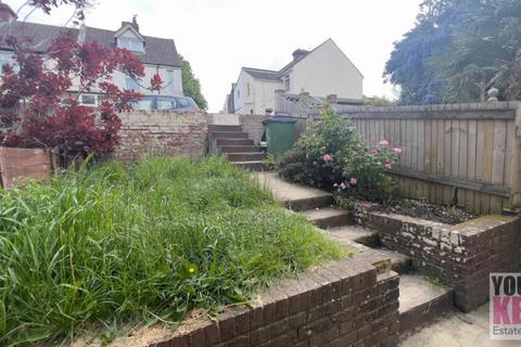 42 Broomfield Road, Folkestone, CT19 4DH