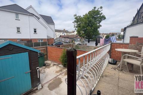 42 Broomfield Road, Folkestone, CT19 4DH