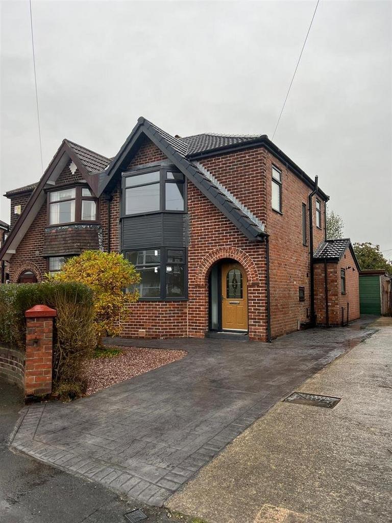 Links Avenue, Failsworth, Manchester, M35 0PE 3 bed semidetached house