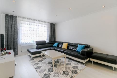 10 Frensham, Cheshunt, Waltham Cross, EN7 6HB