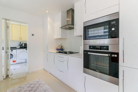 10 Frensham, Cheshunt, Waltham Cross, EN7 6HB