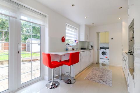 10 Frensham, Cheshunt, Waltham Cross, EN7 6HB