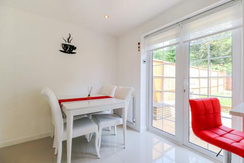 10 Frensham, Cheshunt, Waltham Cross, EN7 6HB