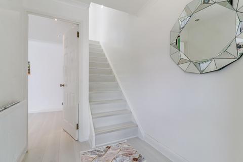 10 Frensham, Cheshunt, Waltham Cross, EN7 6HB