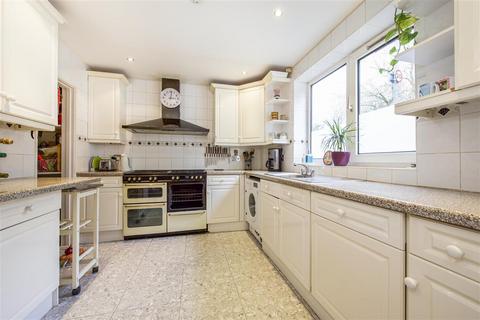 4 bedroom terraced house for sale, Norley Vale, London