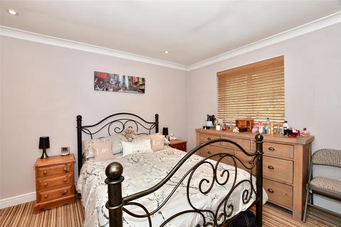 22 Camelot Gardens, Basildon, SS13 1AN
