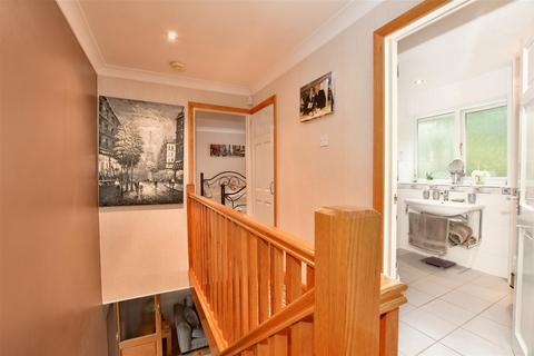 22 Camelot Gardens, Basildon, SS13 1AN