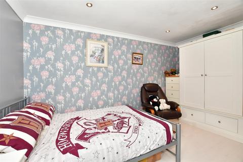 22 Camelot Gardens, Basildon, SS13 1AN