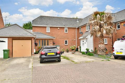 22 Camelot Gardens, Basildon, SS13 1AN
