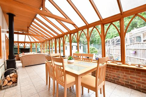 22 Camelot Gardens, Basildon, SS13 1AN