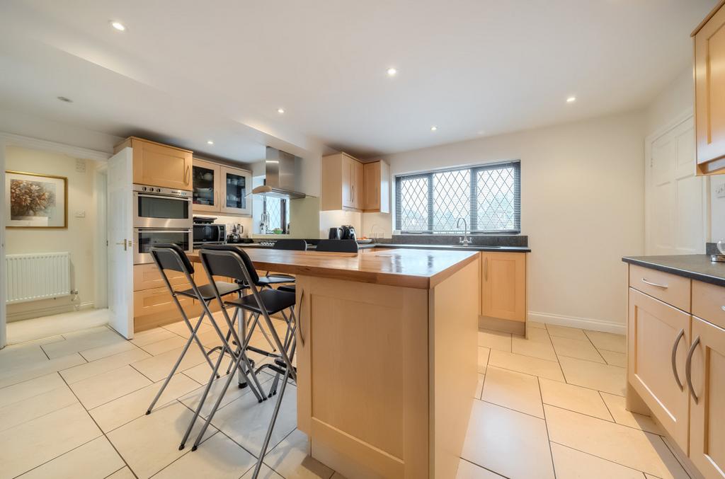 Glaziers Lane, Normandy, Guildford, Surrey, GU3 5 bed detached house for sale £800,000