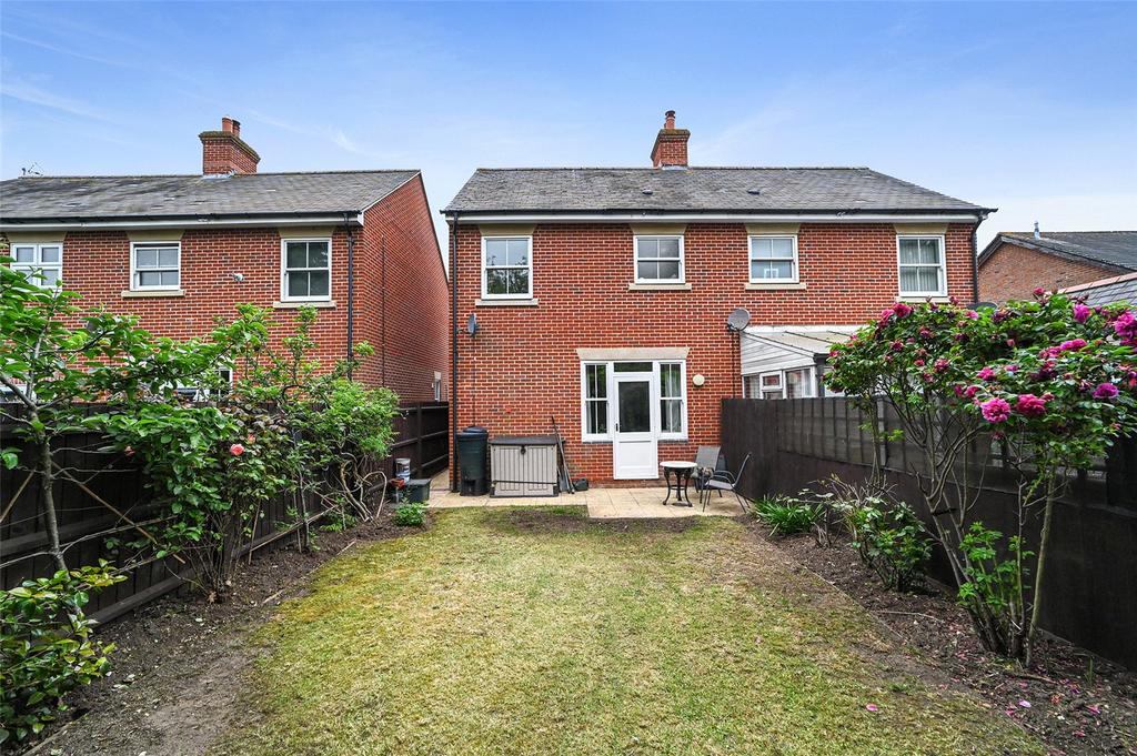 California Road, Mistley, Manningtree, Essex, CO11 2 bed semidetached house for sale £280,000