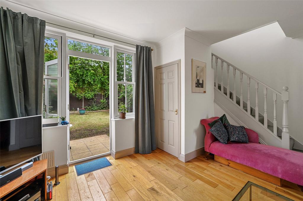 California Road, Mistley, Manningtree, Essex, CO11 2 bed semidetached