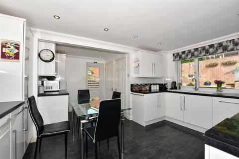 98 Beacon Drive, Bean, Dartford, DA2 8BG