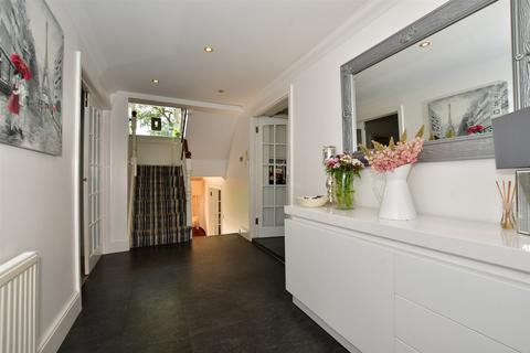 98 Beacon Drive, Bean, Dartford, DA2 8BG