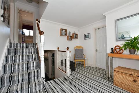 98 Beacon Drive, Bean, Dartford, DA2 8BG