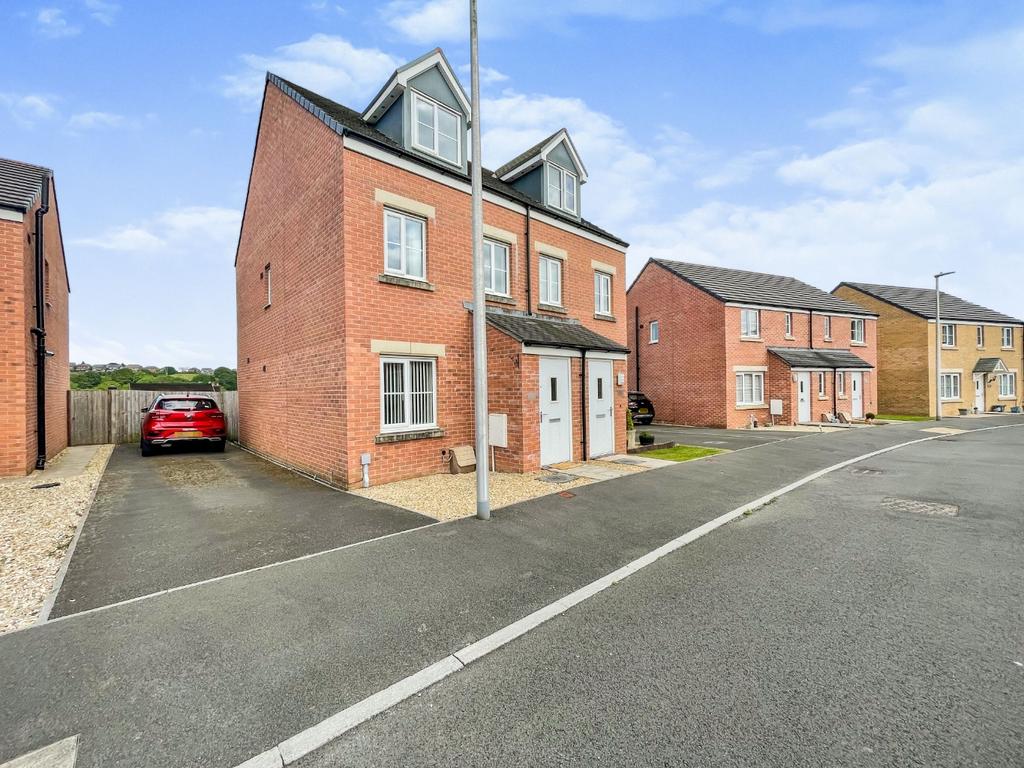 12 Llwyngwern, Hendy, Pontarddulais, Swansea, Carmarthenshire SA4 0AA 3 bed townhouse for sale