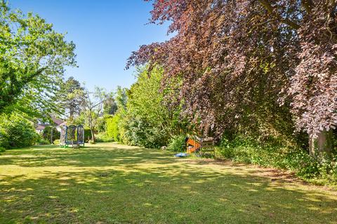 52 Leatherhead Road, Ashtead, KT21 2SY