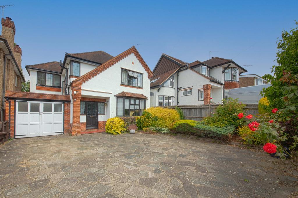 Castle Drive, Maidenhead, SL6 3 bed detached house for sale £760,000