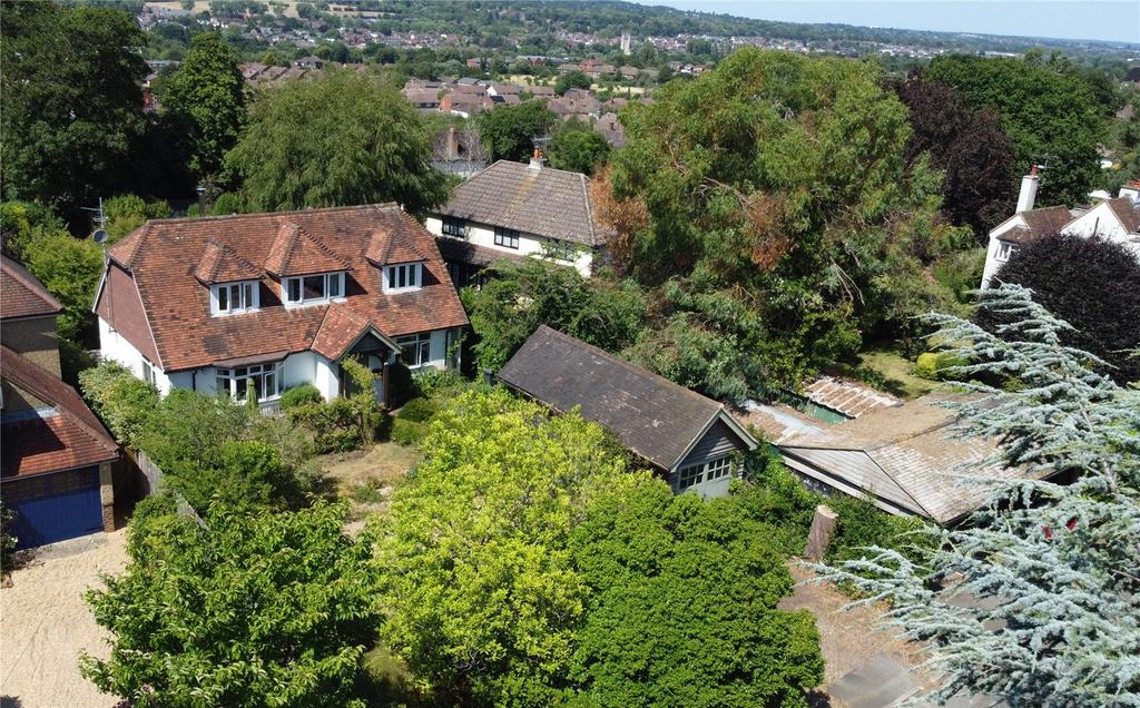 Greenhill Way, Farnham, Surrey, GU9 3 bed detached house for sale £