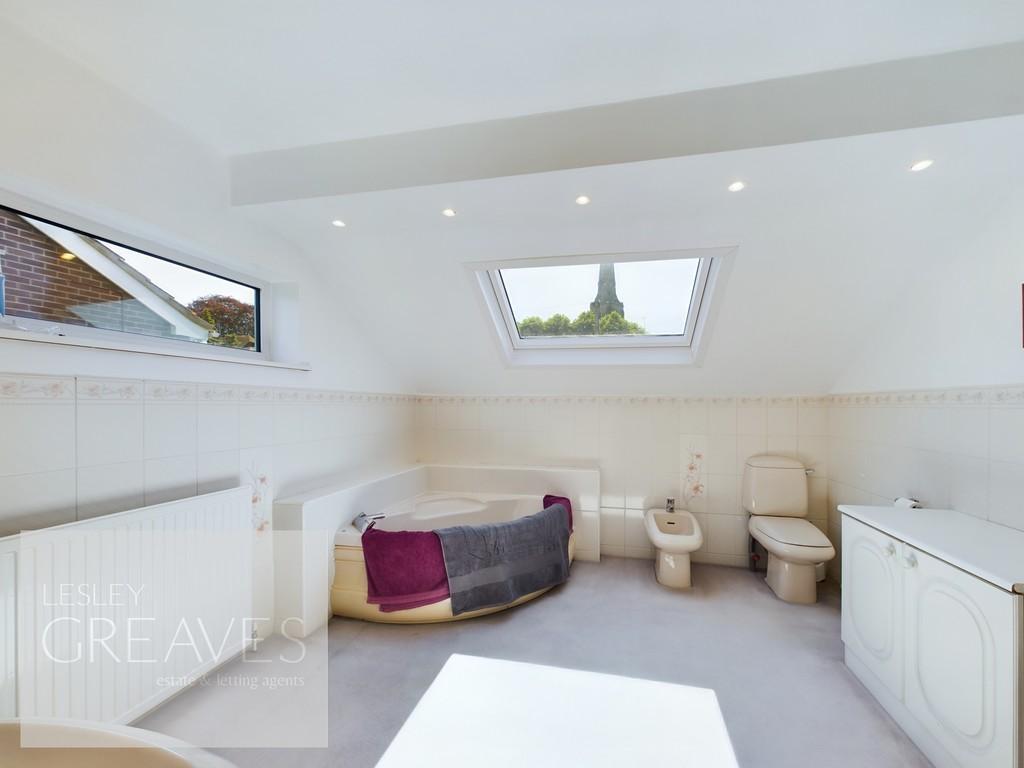 Master Bedroom En-Suite