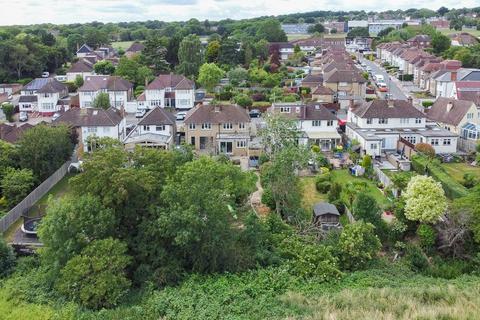 42 Middleton Drive, Pinner, HA5 2PG