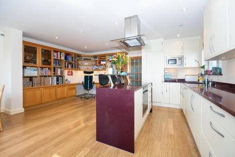 42 Middleton Drive, Pinner, HA5 2PG