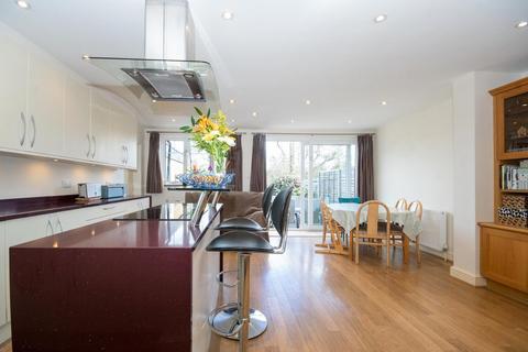 42 Middleton Drive, Pinner, HA5 2PG
