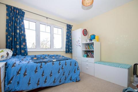 42 Middleton Drive, Pinner, HA5 2PG