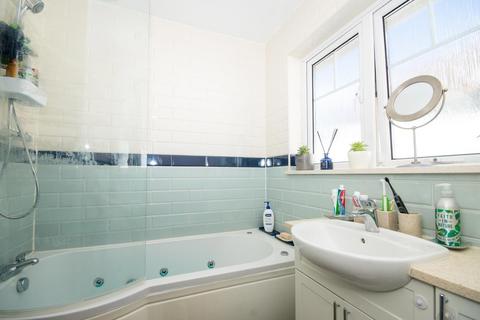 42 Middleton Drive, Pinner, HA5 2PG
