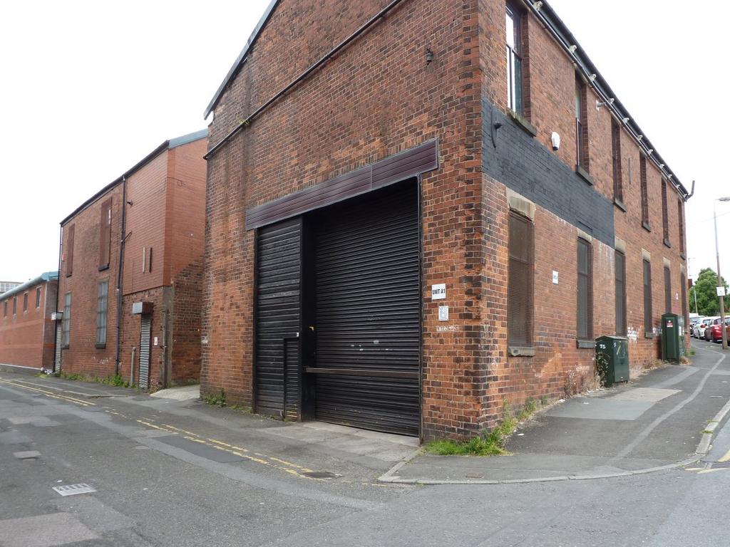 Turner Lane, Ashton Under Lyne Property to rent £1,100 pcm (£254 pw)