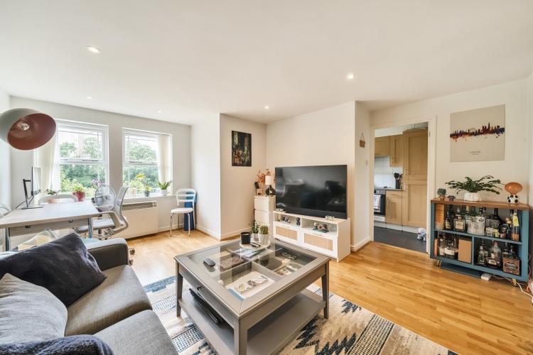 John Archer Way Wandsworth SW18 2 bed flat - £2,000 pcm (£462 pw)