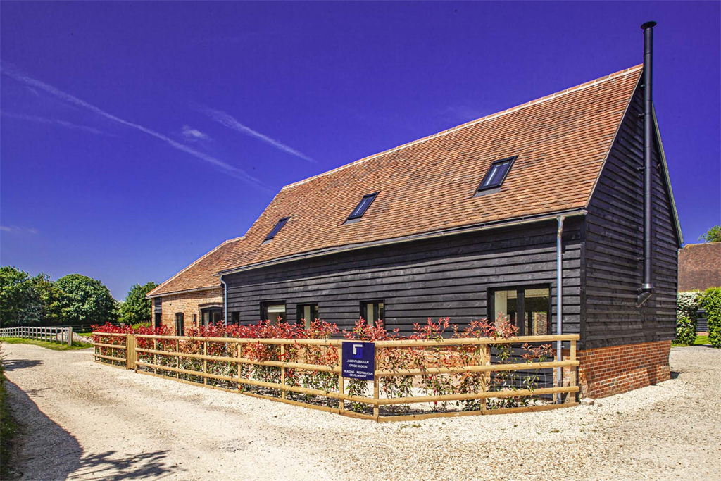 6 Church Farm Barns, Compton, RG20 3 bed character property to rent £