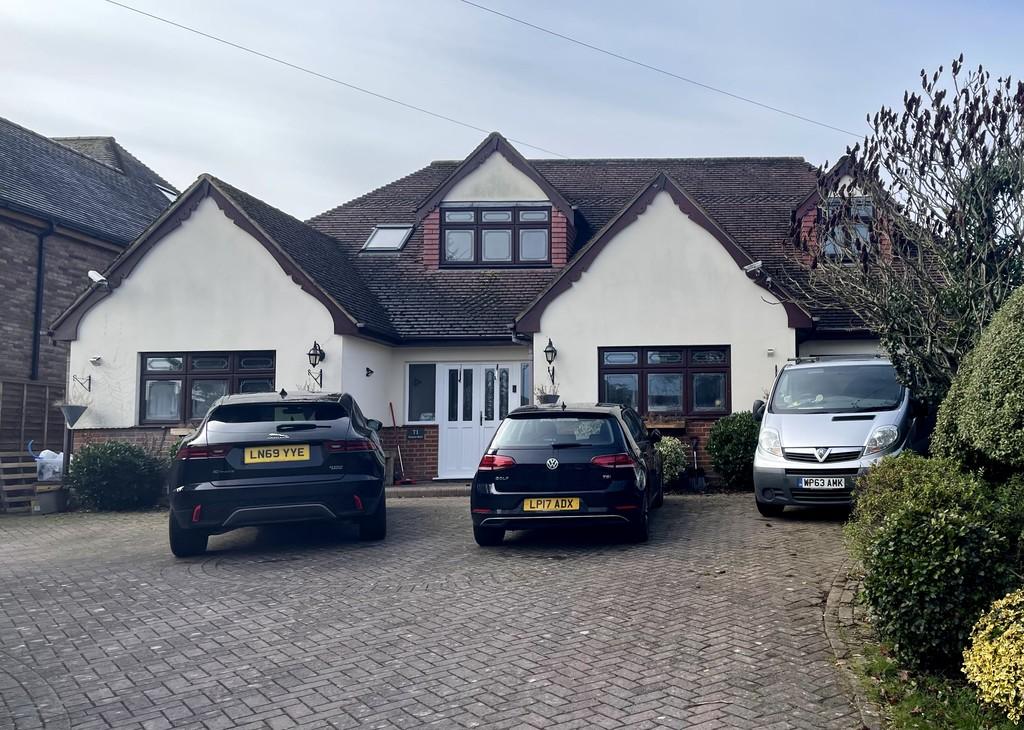 Cuffley Village 4 bed detached house to rent £3,999 pcm (£923 pw)