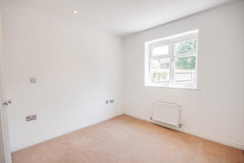 2 bedroom detached house to rent, London Road