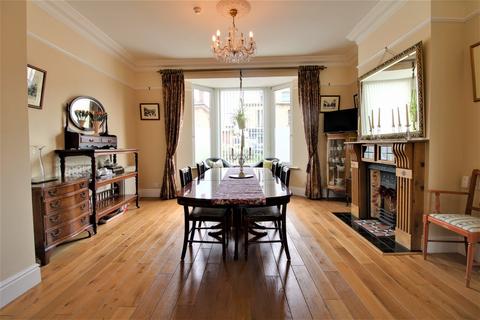 40 Devizes Road, Swindon, SN1 4BG