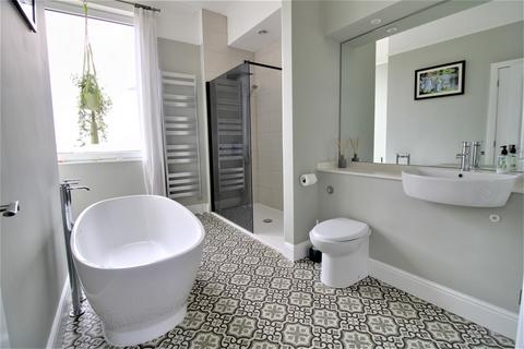 40 Devizes Road, Swindon, SN1 4BG